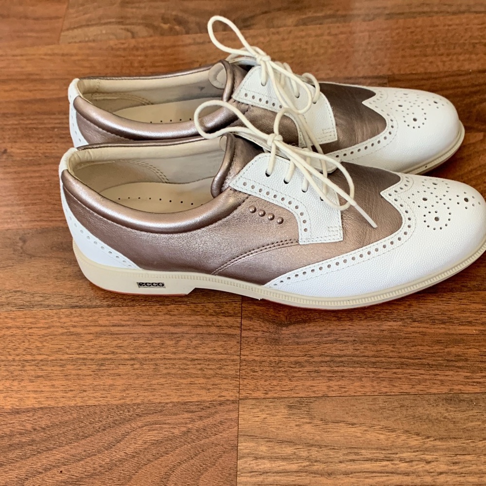 ECCO Bronze and White Leather Oxfords. - Picture 14 of 15